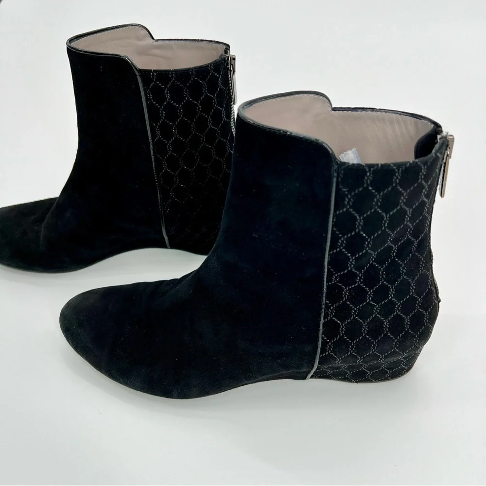 Aquatalia Women Suede Leather Chelsea Boots Black Wedge Heels Booties Size 8.5 - Picture 3 of 10